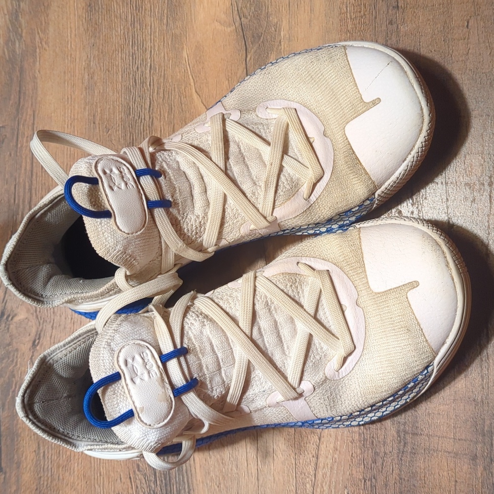 Under Armour - Stephen Curry Basketball Sneaks